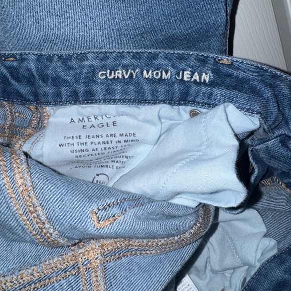 American Eagle Outfitters Curvy Mom Jeans - Picture 3 of 3